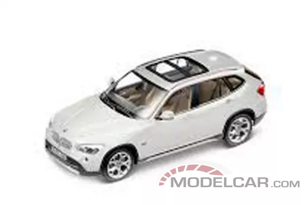 Kyosho BMW X1 E84 2009 Alpine White dealer edition 1:18 80432156802