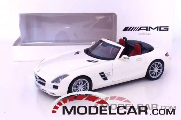 Minichamps Mercedes-Benz SLS AMG Roadster White Dealer Edition 1:18 B66960079