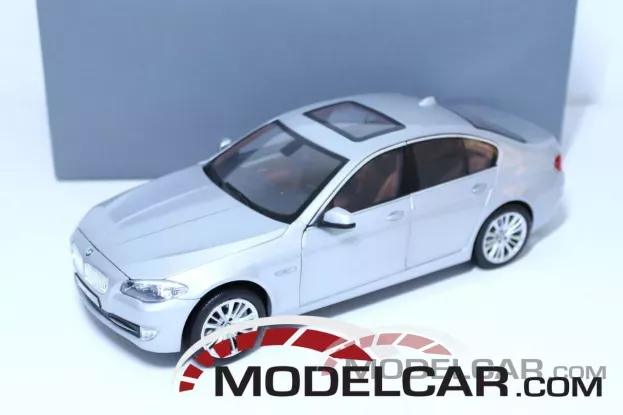 Norev BMW 550i F10 Sedan titansilber dealer edition 1:18 80432158011