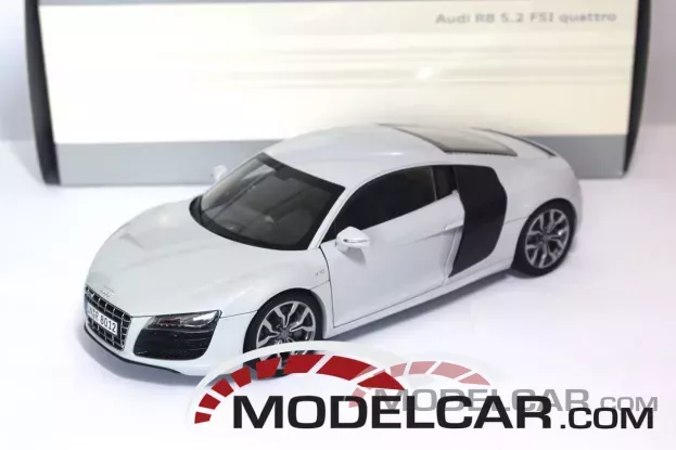 Kyosho Audi R8 5.2 FSI V10 Quattro Suzuka Grey dealer edition 1:18 5010918425