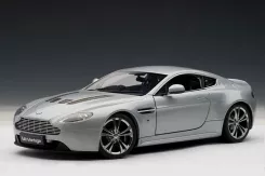 AUTOart Aston Martin V12 2010 Vantage Silver 70206