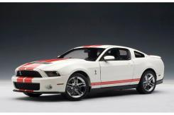 AUTOart Ford Mustang 5 GT500 2010 Performance White with Red Stripes 72919