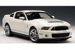 AUTOart Ford Mustang 5 GT500 2010 Performance White with Silver Stripes 72917