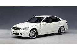 AUTOart Mercedes-Benz C63 AMG W204 white 76274