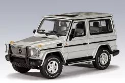 AUTOart Mercedes-Benz G Model SWB W463 Silver 56104