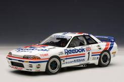 AUTOart Nissan Skyline GT-R R32 Group A 1990 Calsonic 12 Special edition with driver figurine and display case 89081