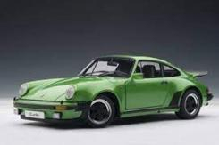 AUTOart Porsche 911 3.3 Turbo 1986 Dark Green Metallic 77983