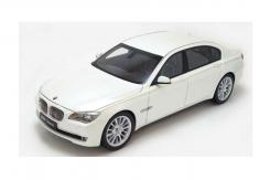 Kyosho BMW 760Li F02 Brilliant White 08783BRW