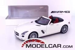 Minichamps Mercedes-Benz SLS AMG Roadster White Dealer Edition B66960079