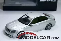 Autoart Mercedes-Benz C63 AMG W204 silver dealer edition B66962300