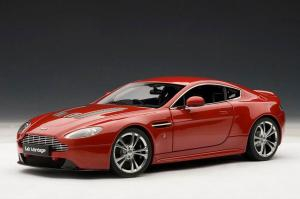 Autoart Aston Martin V12 Vantage أحمر