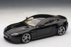 Autoart Aston Martin V12 Vantage Negro