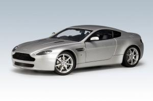 Autoart Aston Martin V8 Vantage فضة