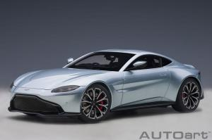 Autoart Aston Martin Vantage AM6 D'argento