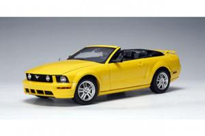 Autoart Ford Mustang 5 GT Convertible Amarillo