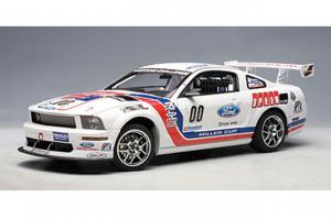 Autoart Ford Mustang 5 Challenge FR500S Blanco
