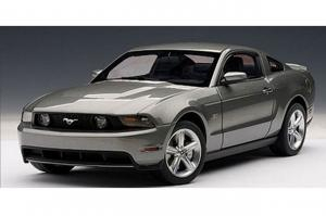 Autoart Ford Mustang 5 Shelby GT Plata