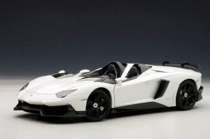 Autoart Lamborghini Aventador J أبيض