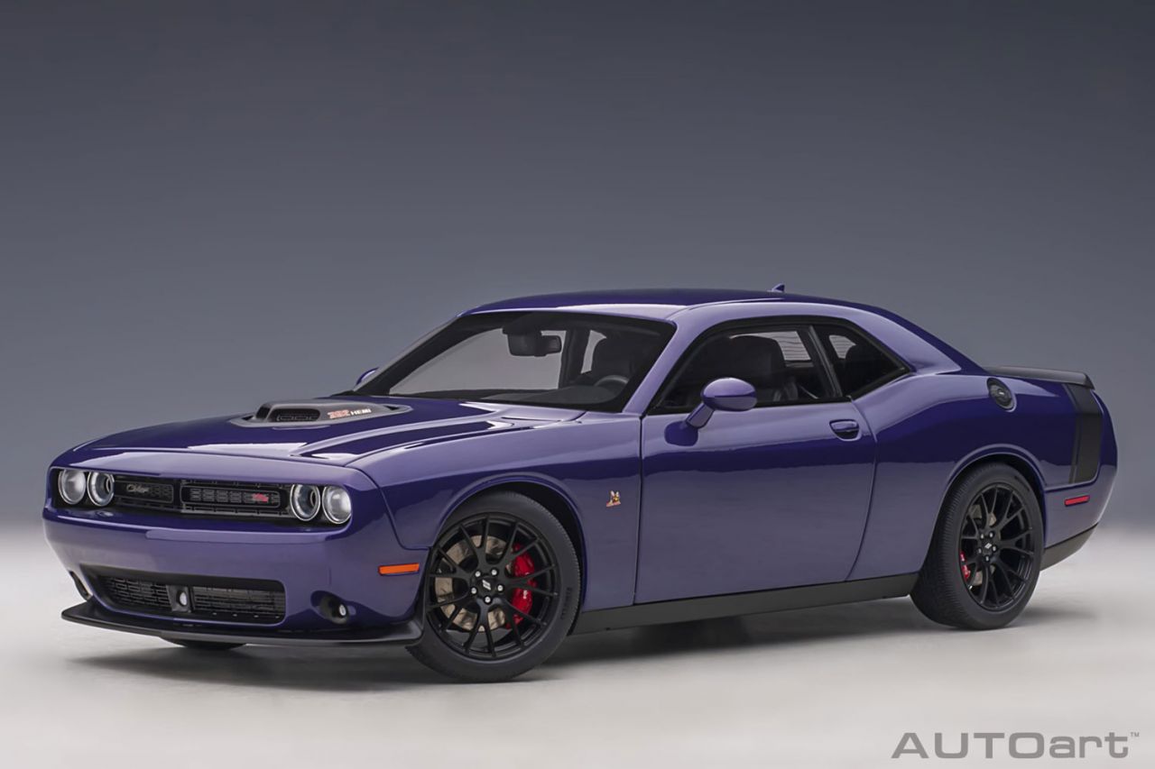 AUTOart Dodge Challenger 392 HEMI Scat Pack Shaker 2018 Plum Crazy 