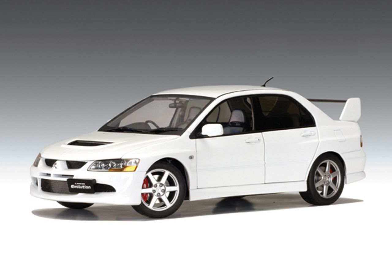 AUTOart Mitsubishi Lancer Evo VIII Street Car White 77182 Modelcar